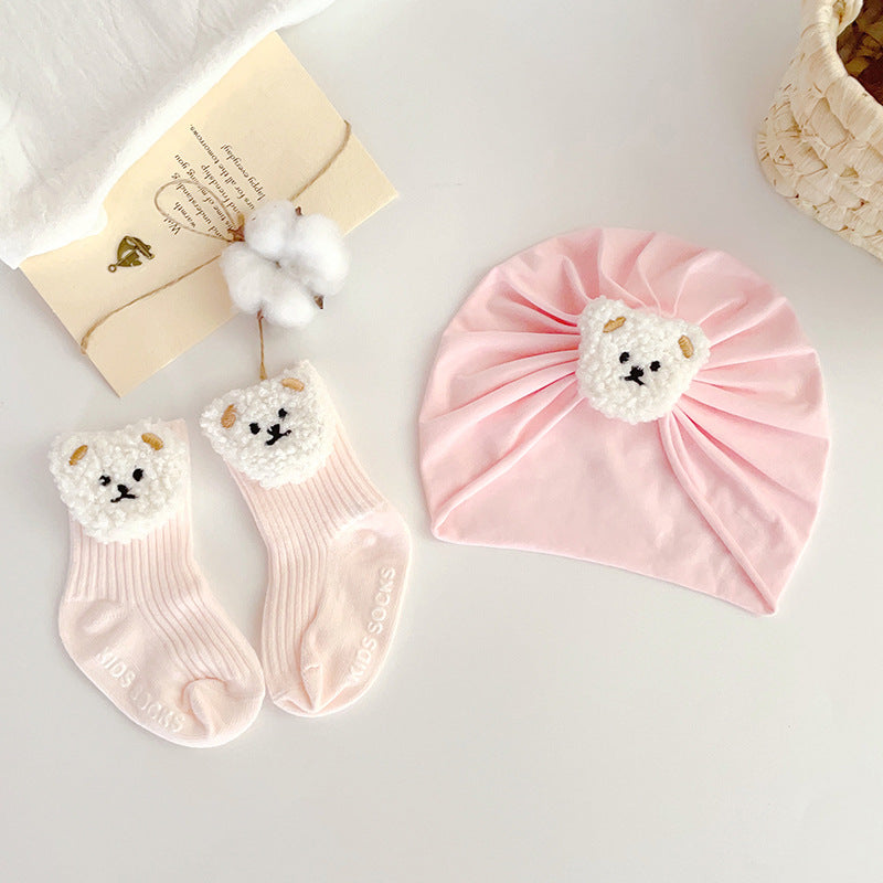 Cute Little Bear Baby Hat and Socks 2-Piece Set