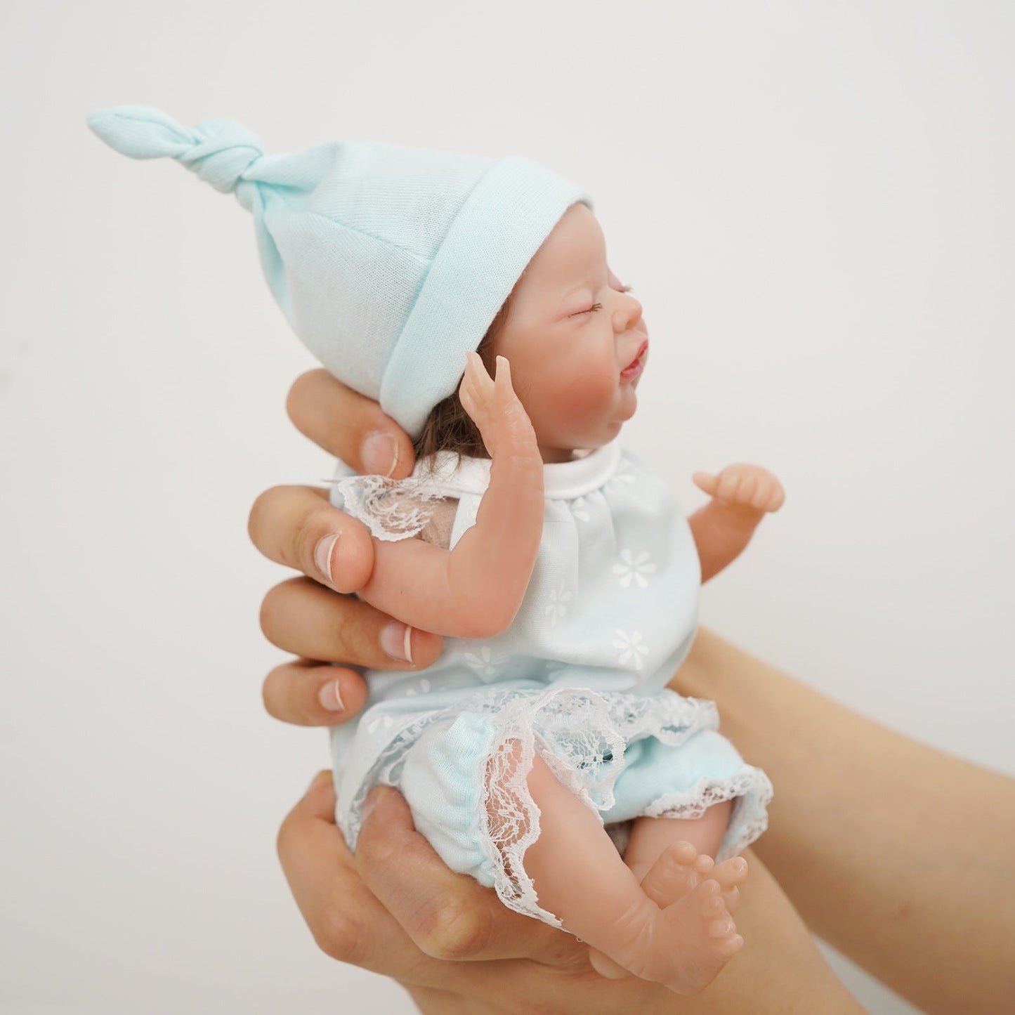 9 Inch Mini Reborn Dolls With Closed Eyes