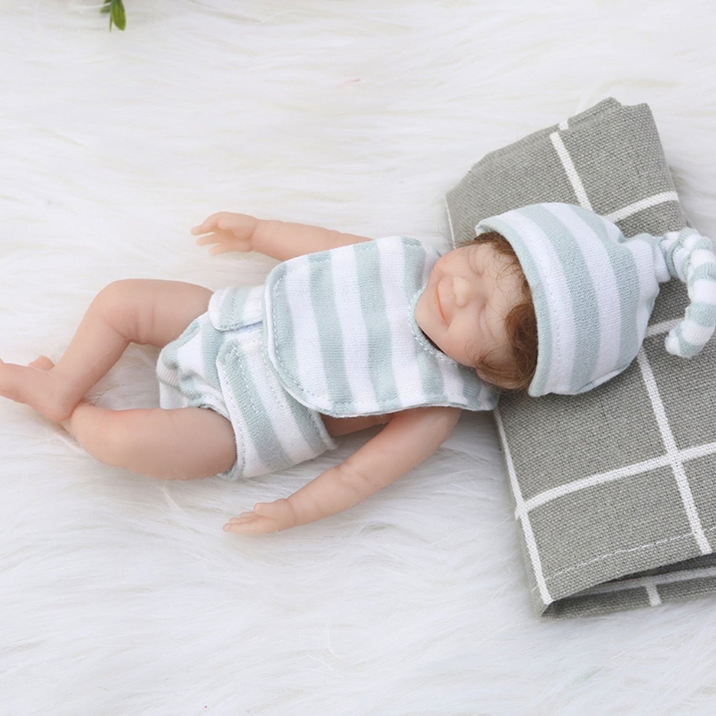 6 Inches 15cm April Sleeping Mini Reborn Doll