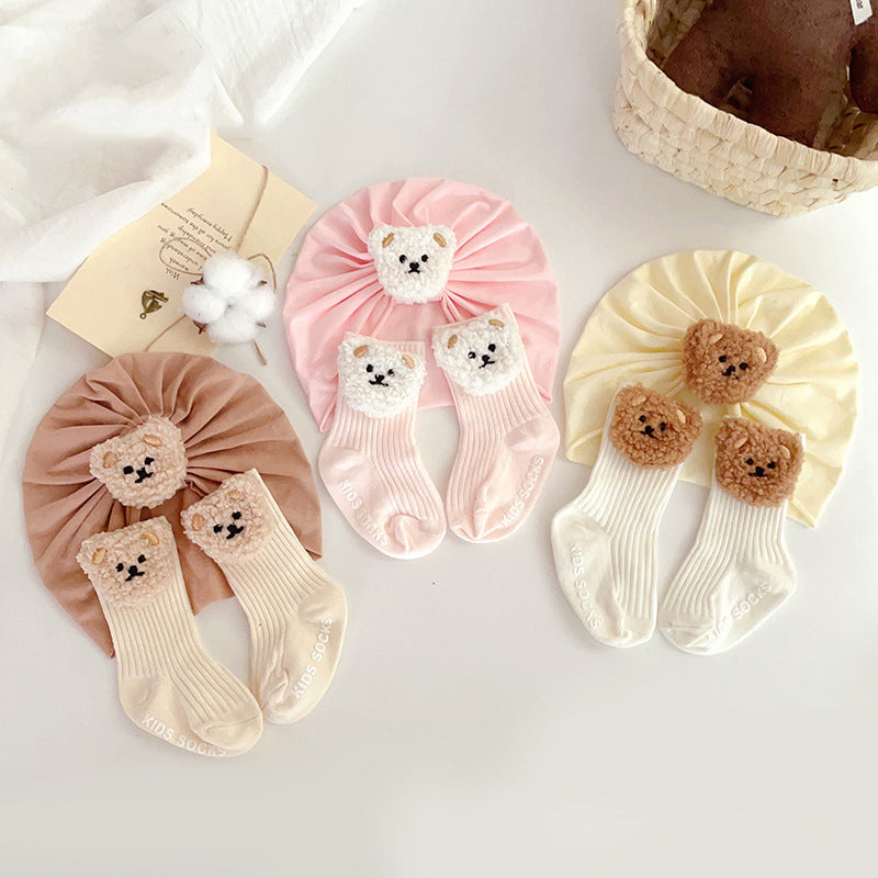 Cute Little Bear Baby Hat and Socks 2-Piece Set