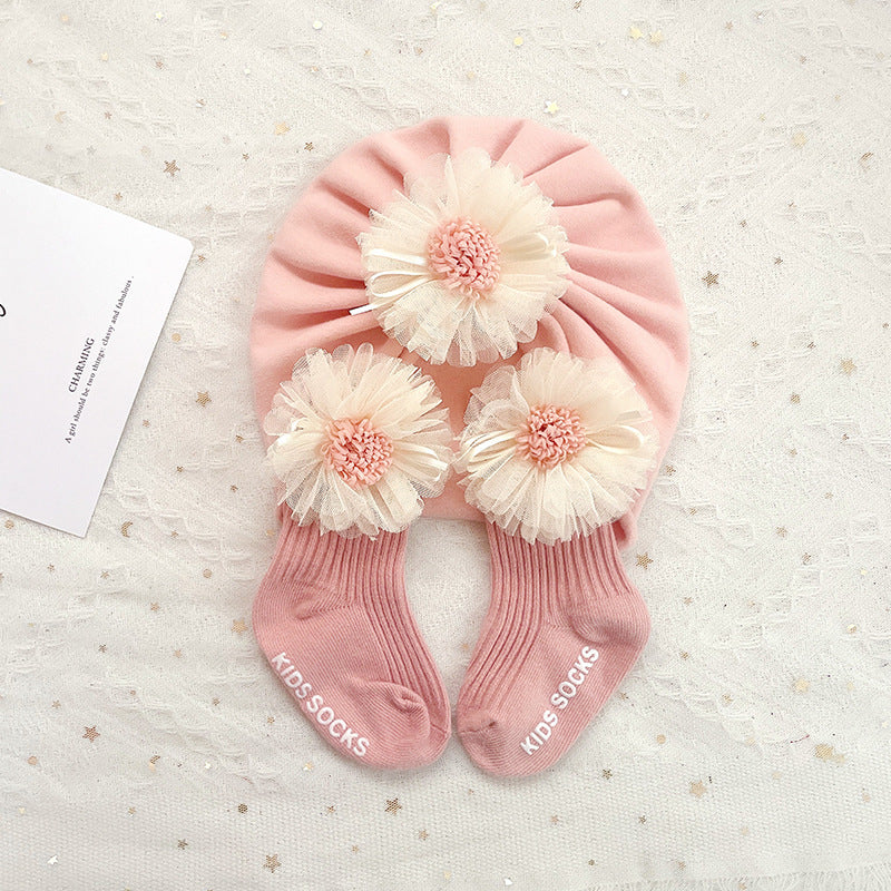 Lovely Lace Flower Baby Hat and Socks 2-Piece Set