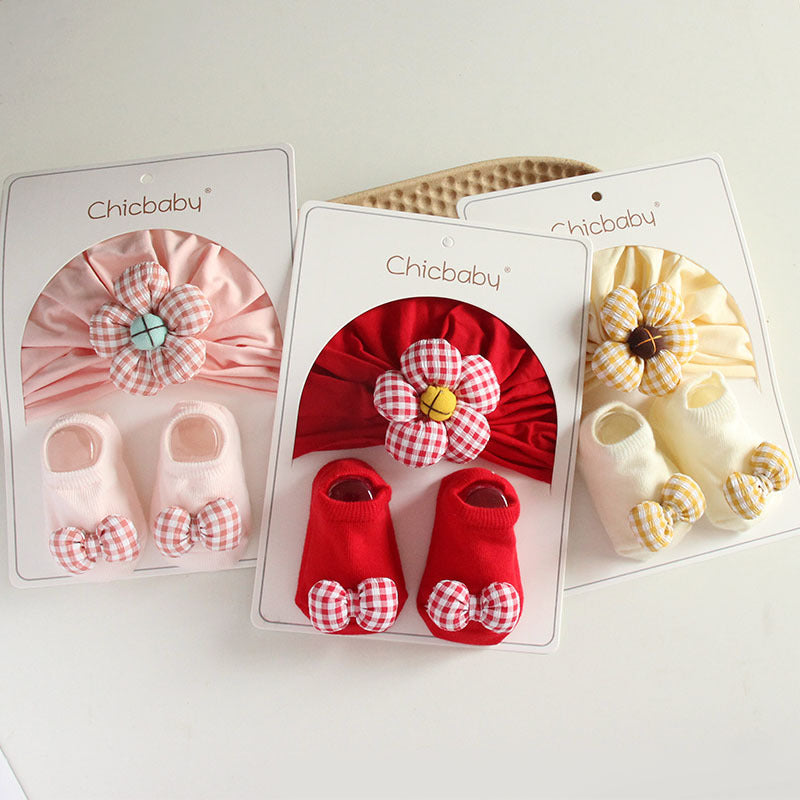 Cute Flower and Bowknot Baby Hat and Socks 2-Piece Set