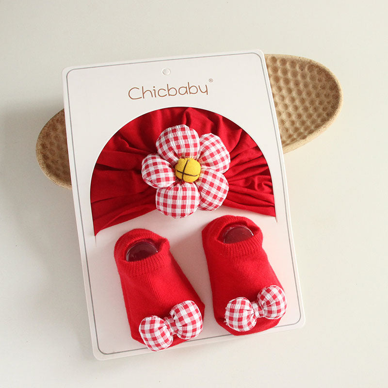 Cute Flower and Bowknot Baby Hat and Socks 2-Piece Set