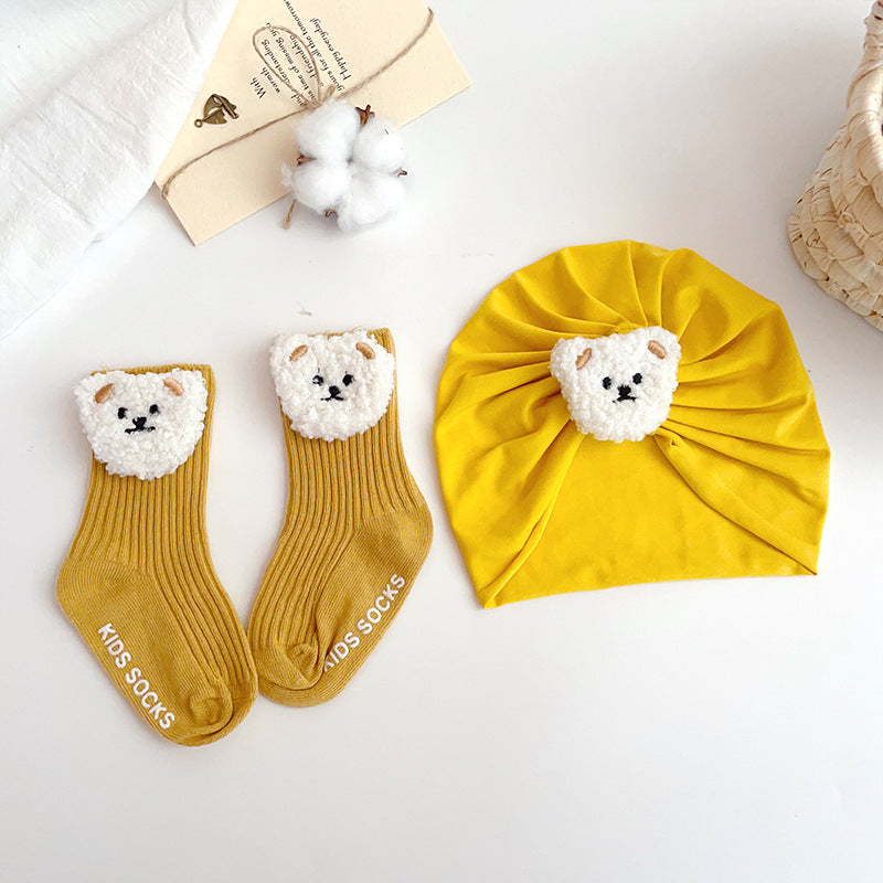 Cute Little Bear Baby Hat and Socks 2-Piece Set