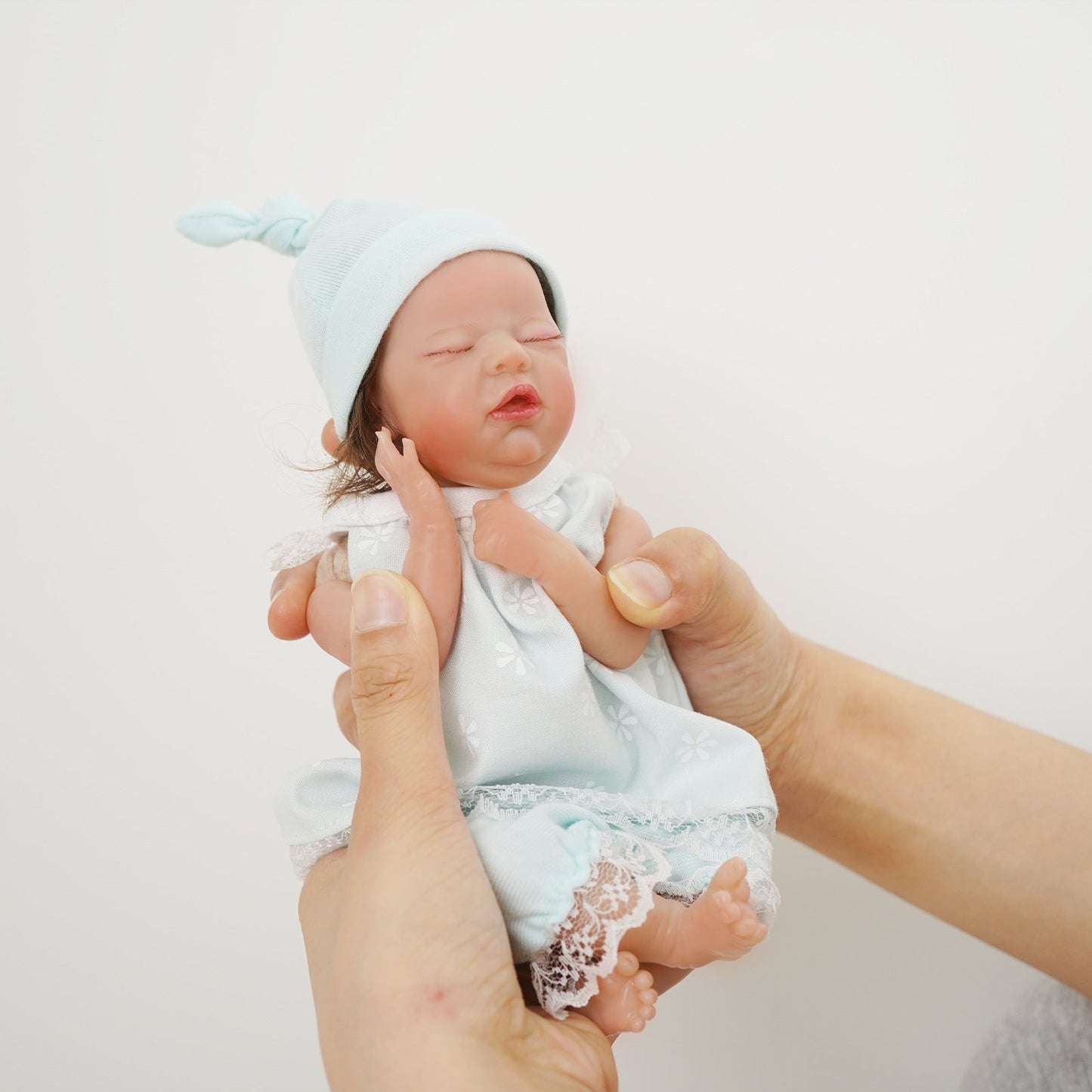 9 Inch Mini Reborn Dolls With Closed Eyes